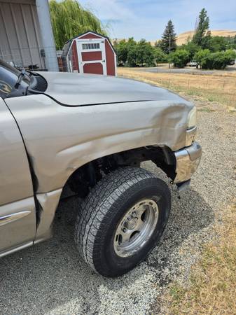 02 GMC 4wd V8 Sierra Truck - $1,700 (Palermo)63617799420161123