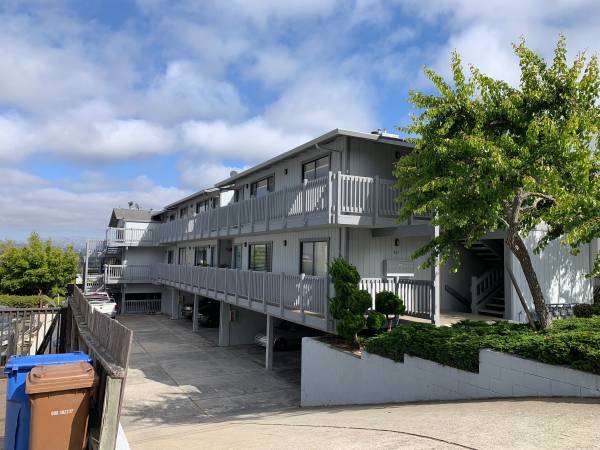 $3,495 / 2br - 1020ft2 - 2 br 2 ba bay views in Monterey