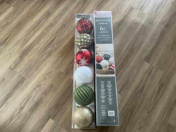 Large Christmas balls 1