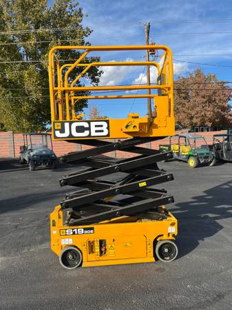 2018 JCB S3219E 19' Scissor Lift 1