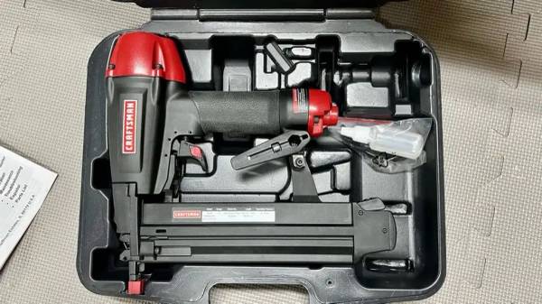 CRAFTSMAN 18-Gauge 1/2-in Narrow Crown Finish Pneumatic Nailer/Stapler 1