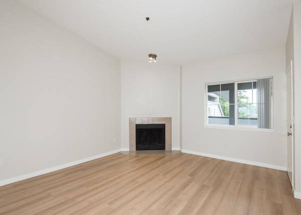 $2,293 / 2br - 985ft2 - Comfort, Style, and Scenic Views  Find It All at Mountain Meadows (Troutdale)63999454473091120
