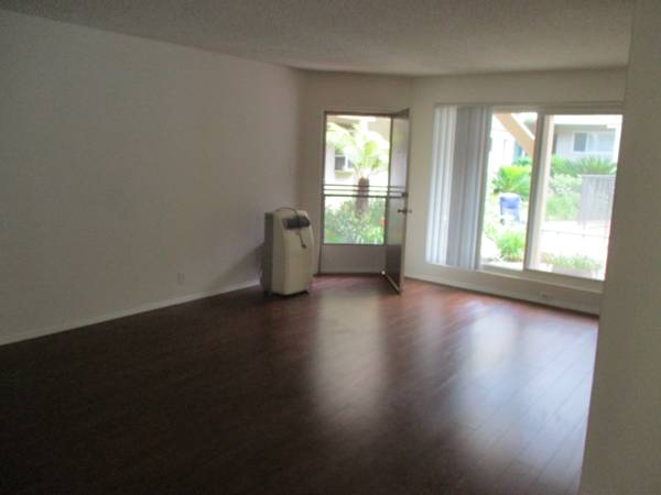 $1,995 / 1br - **********************Brentwood Lower Front 1+1 Condo**************** (11670 Sunset Blvd.)64035739800578123