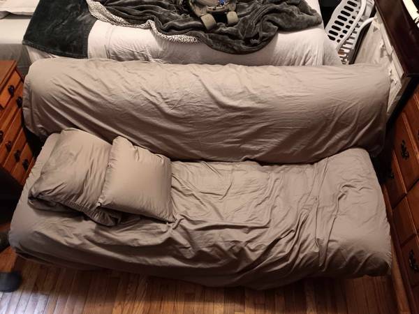 Couch with lumps, folding 1