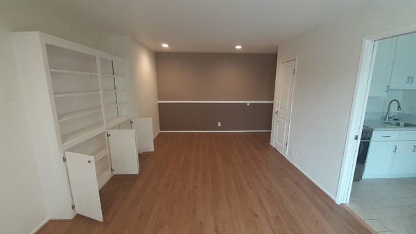 $1750.00 / 1br - Valley Village, Upgraded, New Kitchen & Bath-Wood Floor-Private Pool"W63812199067777121