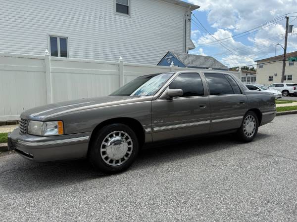 1998 Cadillac Deville funciona hermoso Se ve muy bien - $2,300 (Staten island)63614948759939123