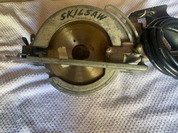 SKILSAW MODEL 77 PROFESSIONAL WORM DRIVE 7 1/4 CIRCULAR SAW WITH BLADE 1