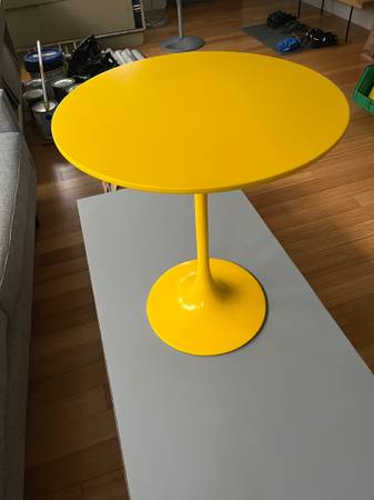Saarinen style table 1