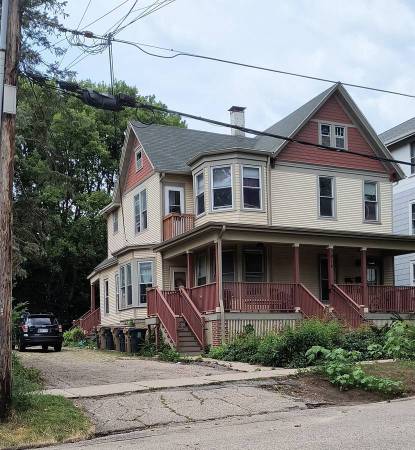 Available immediately; spacious 2 bedroom in Willy St neighborhood 1