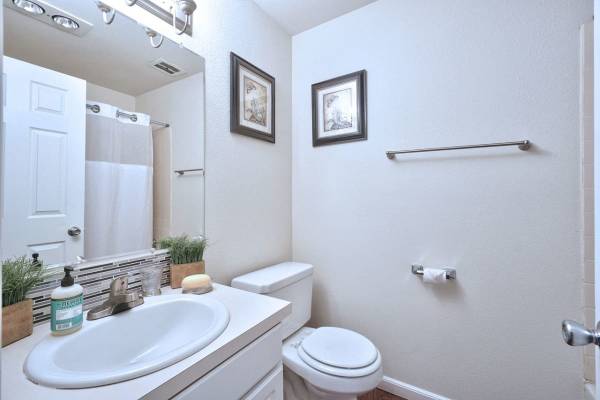 $1,503 / 2br - 809ft2 - Knowledgable on-site maintenance, Updated cabinets, Ceiling fan (Gresham)63842023738369123