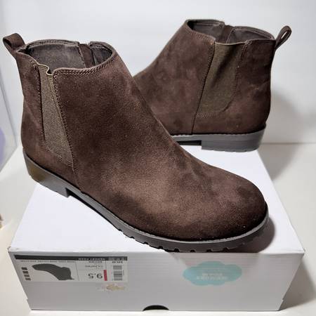 NEW Sonoma Goods For Life Cilantro brown ankle boots memory foam 9 1/2 1