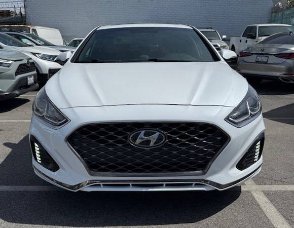 2018 Hyundai Sonata Sport CARGADO, 68 mil millas - $13.995 (Los Ángeles)63437136136833121
