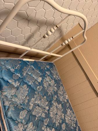 Twin bed 1