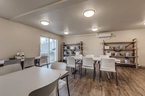 $1,598 / 2br - 2bd 1ba, Fun and Enjoyable Social Activities, Large Kitchen (1717 Sheridan Road, Bremerton, WA)63814789070851122