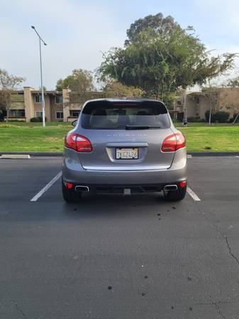 Porsche Cayenne S 2013 AWD V8 55 mil millas - $21.500 (San Mateo)63469762793091124