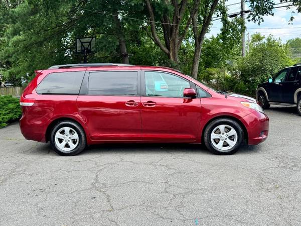 Cámara de respaldo / Nueva inspección de VA - $8,999 (LEESBURG) 2012 TOYOTA SIENNA (Van LE 8 pasajeros 4 puertas)63439941996547123