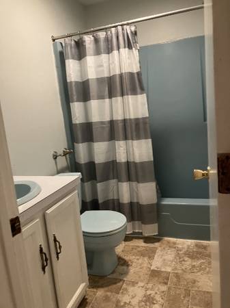 $1,000 / 1br - Un dormitorio un baño $1000 (Main Street)63977126720387122
