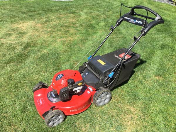 22" Toro Recycler Self Propelled Lawn Mower + Bag 1