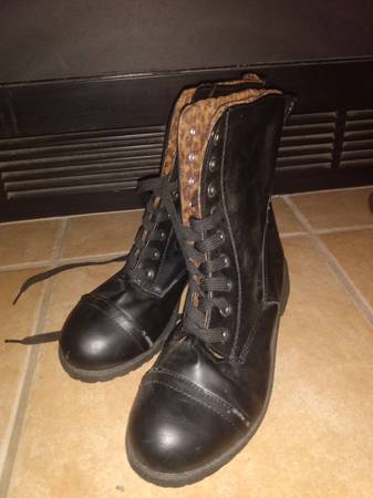 2 pairs women's boots 1