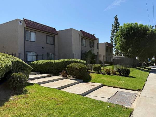 Exceptional 1 BR-Spacious Layout, Scenic Views & More 1