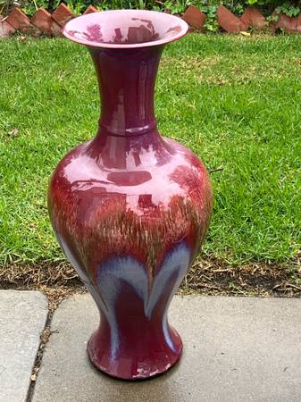 Large and beautiful vase 1