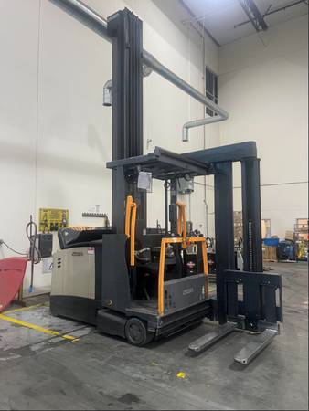 TURRET FORKLIFT OPERATOR 1