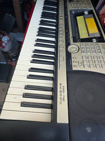 Yamaha keyboard model PSR - 740 vintage and rare. Works great. 1