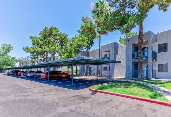 $1,149 / 1br - EVERYTHING YOU NEED RIGHT HERE AT THE FALLS!!! (GLENDALE)64047538326785120