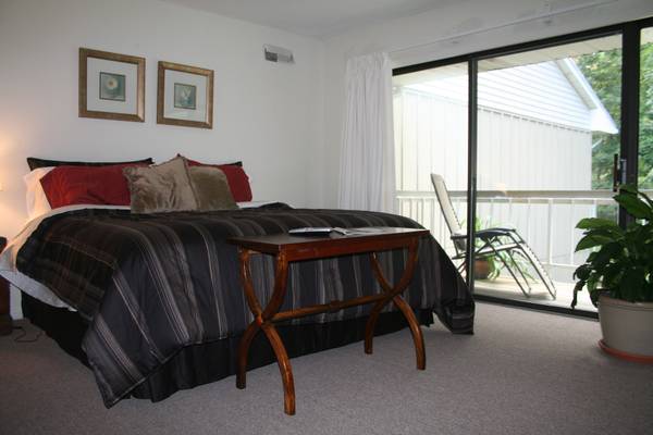 $1,650 / 1br - Castle Hill Apts. - 1 bedroom with Loft Area (Holyoke)64017048145666123