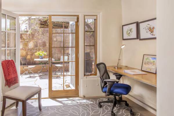 $1,860 / 2br - Safe and quiet, just 2 blocks from famed Canyon Road63806143675137123