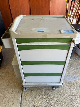 Locking tool box/storage cart 1