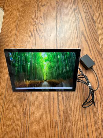 Microsoft Surface Pro 8GB RAM 256GB SSD Windows 11 1