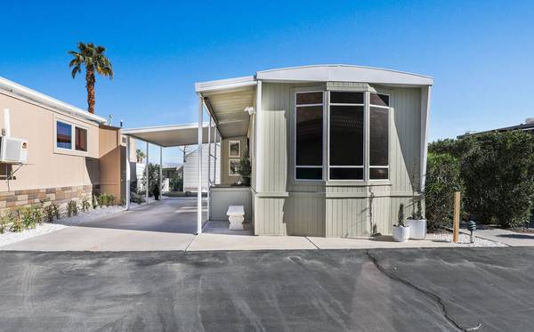 $1,650 / 1br - 400ft2 - Live Large in a Tiny Home (Sungate)63686264670595121