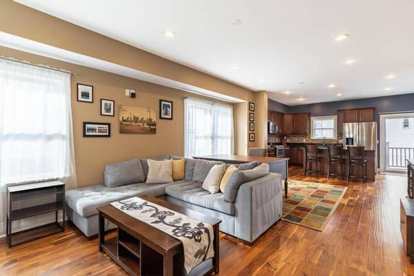 $850 / 2br - Room available in east Boston (boston)63863134519939121