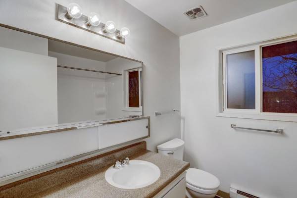 $1,293 / 1br - 700ft2 - Frightful SAVINGS - TWO Month's Rent FREE - Call TODAY1 (North Tacoma)64031308477698123
