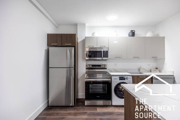 $2,160 / 2br - Andersonville’s Newest Rehab—2 bed (1555 W. Hollywood) (Andersonville)63959877028355123