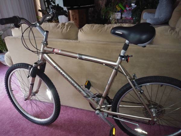 ### 26" TALL MEN DIAMONDBACK HYBRID BIKE ### 1