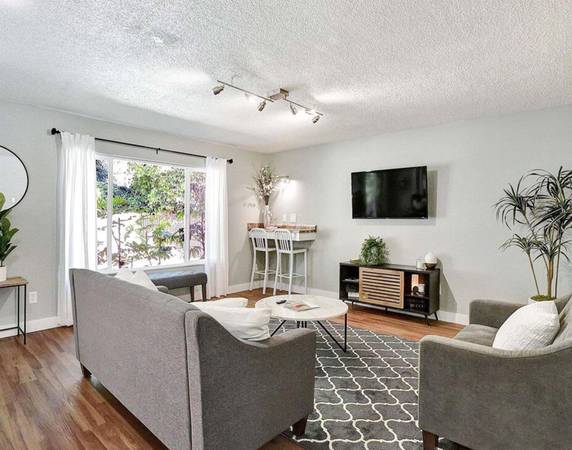 $1,595 / 2br - SAVE $300 w TOUR - Onsite Pet Stations, Near Downtown Milwaukie + 2B (Milwaukie Heights)63914853708931123