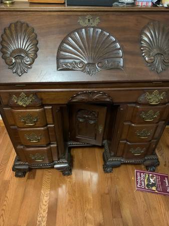 REPRODUCTION CHIPPENDALE SLANT FRONT DESK 1