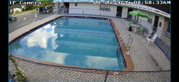 $2,195 / 2br - TAKE A DIP IN OUR SPARKLING SWIMMING POOL (HOLLYWOOD)64049455036675120