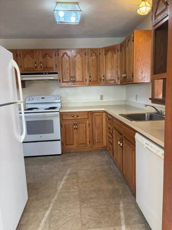 $2,000 / 2br - “Spacious & Refined 2BR Apartment with Private Deck and Parking” (Braintree)63871206303617122