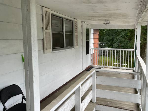 $1,335 / 1br - 650ft2 - $1335 / 1BR w/  Office! Clean QUIET River View (Palmer)64017048560387121