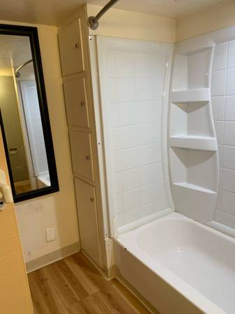 $590 / 4br - 118ft2 - Quiet room at basement unit next to College (Wenatchee)63690701560323123