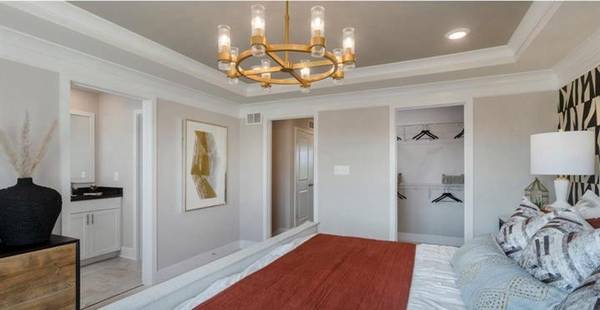 $454,890 / 2472ft2 - 10691 Millport St (White Plains)63611881840769122