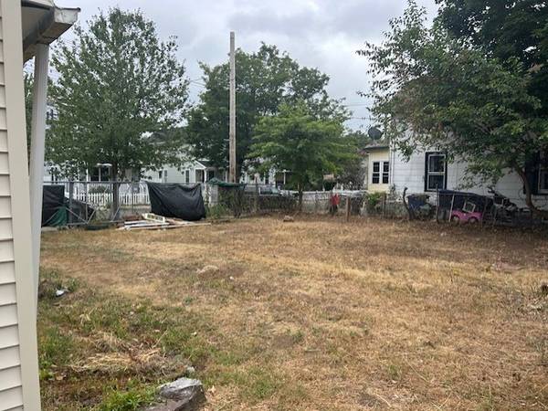 $2,000 / 1900ft2 - 4 bedroom apartment updated + Church + Office Space + Garage +Storage (New Haven)64010165613186124