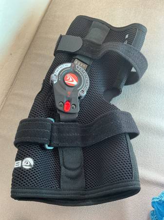 Breg knee brace 1