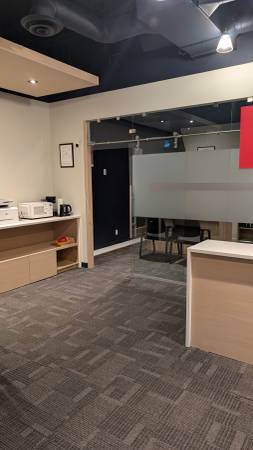 $ 2213/ 769 S.F. w. broadway large window office for rent 1
