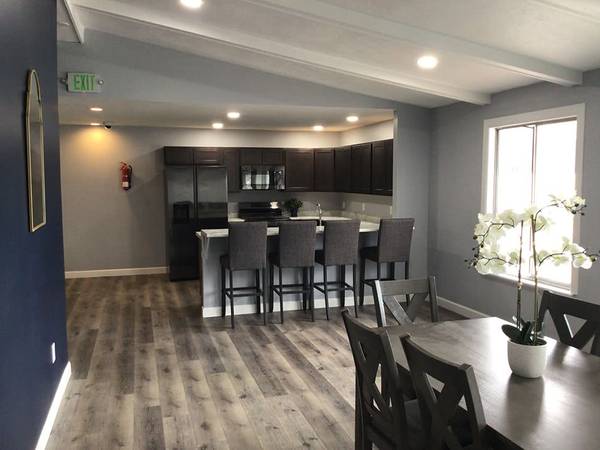 $864 / 1br - 650ft2 - 🖤 Big Closet, Bigger Personality — Perfect Fit for You! (2609 Bow Court, South Bend, IN)63660195696387123