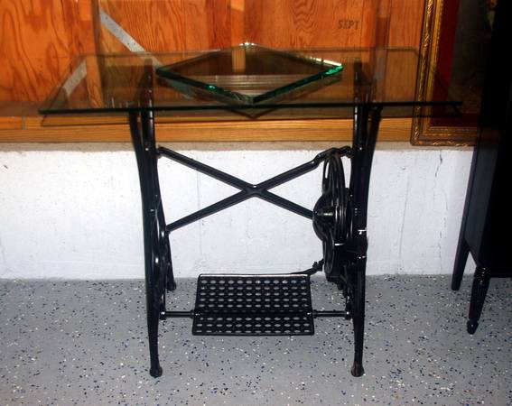 ANTIQUE SEWING MACHINE BASE / BAR WITH STUNNING GLASS TOP 1