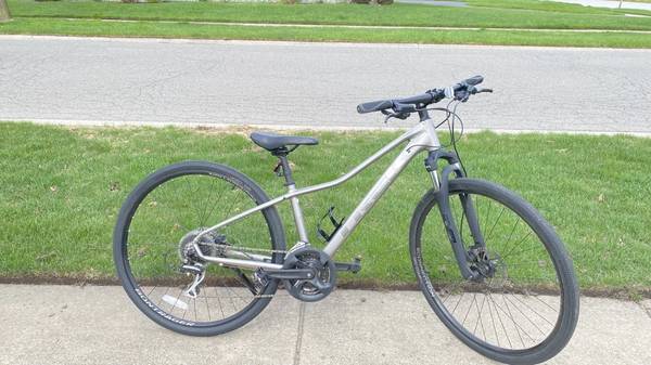 Used 2021 Trek Dual Sport 2 Women's / Tween Boy | Small Size | Silver 1